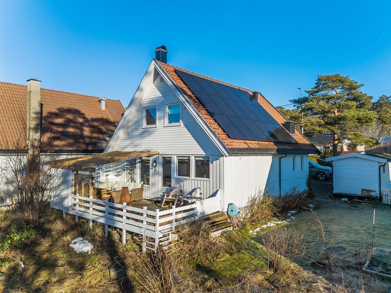 Tomten har eiet tomt på 526 kvm - den ligger hyggelig og meget barnevennlig til med flott utsyn over landskapet og jordet 