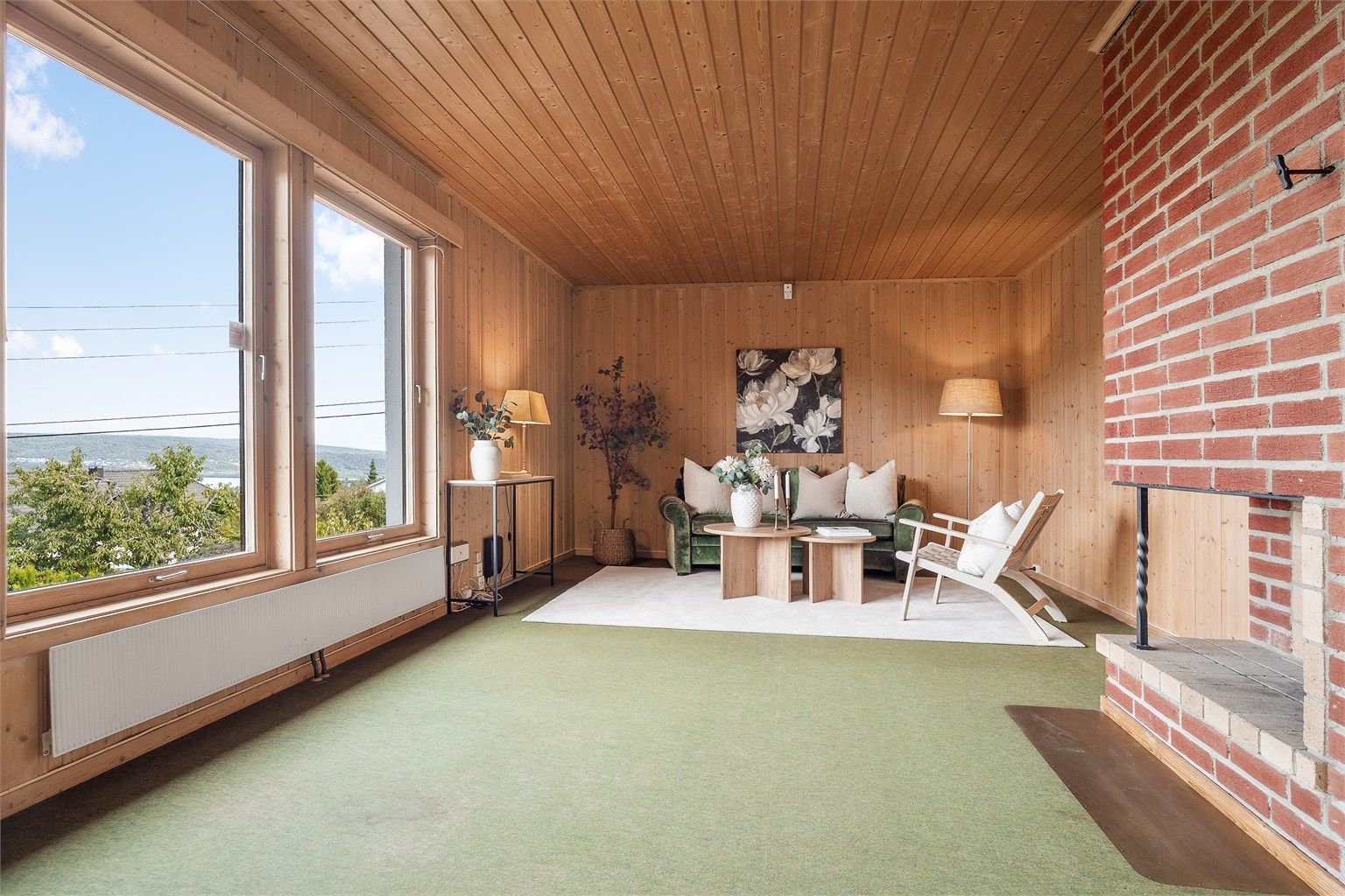 Praktisk kjellerstue i underetasjen.