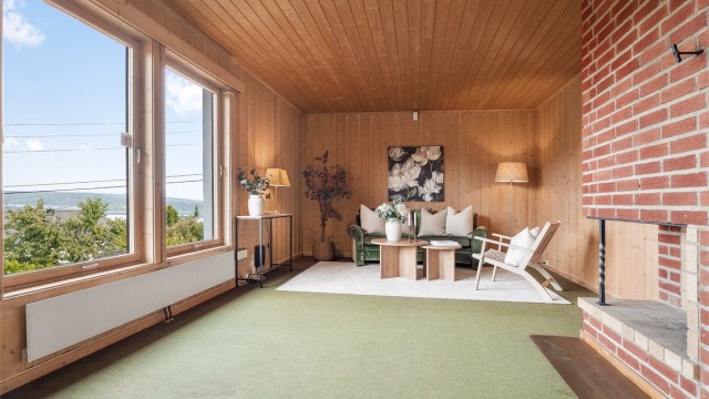Praktisk kjellerstue i underetasjen.