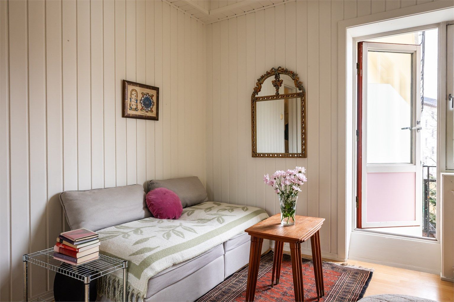 Leiligheten har en god takhøyde på opptil 2,64 m som gjør at den oppleves større enn antall kvadrat tilsier.