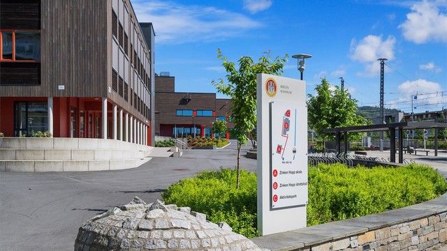 Ca 9 minutter å gå til Zinken Hopp ungdomsskole og idrettshall