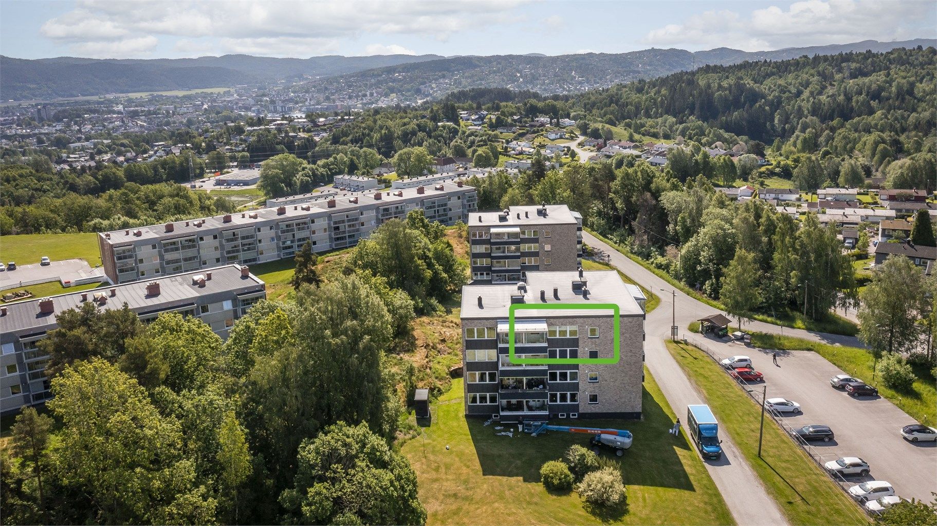 Leiligheten ligger i toppetasjen. 