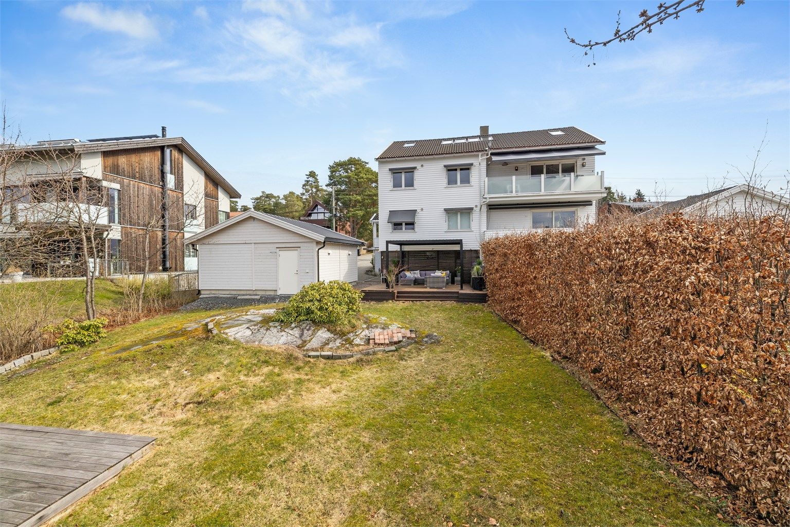Velkommen til Steinhammerveien 15  med fantastisk utsikt og beliggenhet presentert av Hamdi Kaptan v/Krogsveen Nordstrand.
