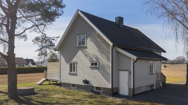 Drenering og fuktsikring av grunnmuren ble oppgradert i 2015.