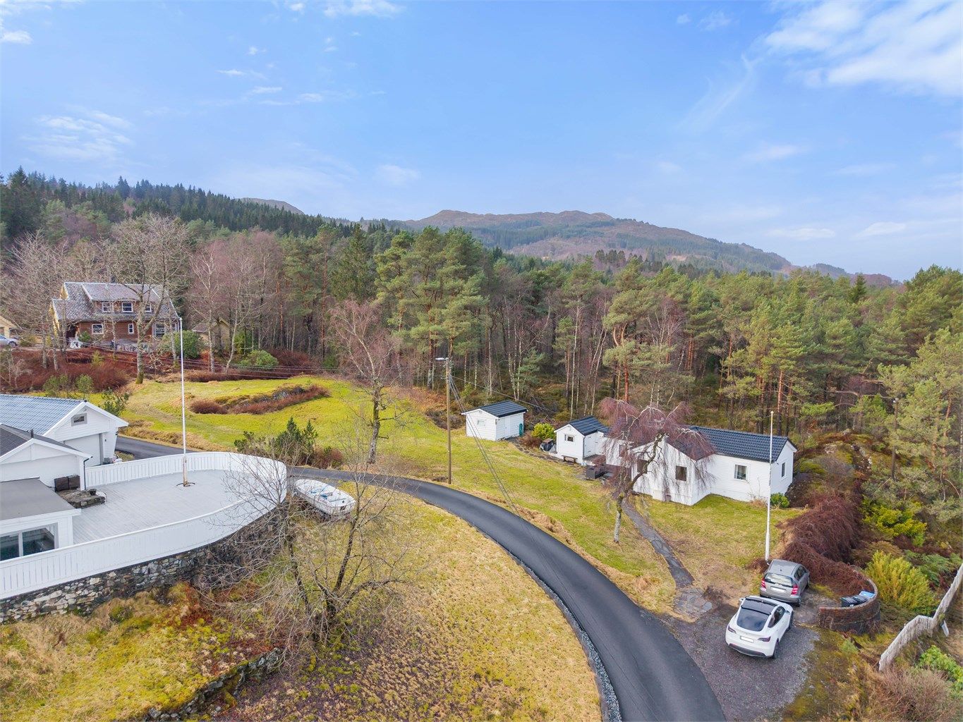 Området byr på et mangfold av fine turområder som bla. til Veten, som belønner deg med en fantastisk panoramautsikt utsikt fra toppen