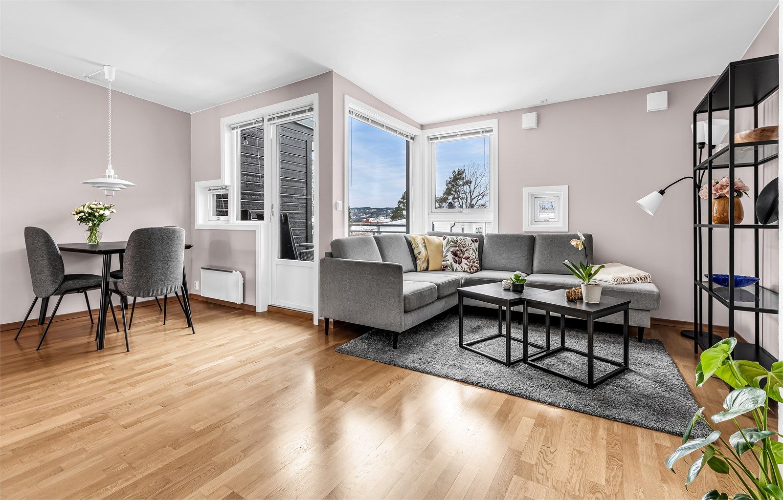 Velkommen til Sogstiveien 25O! - Presentert av Marius Dyngeland Iversen v/ Eiendomsmegler Krogsveen. Foto: Isnitt. 