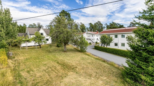 Eneboligen ble tilbygget i 1972 og er på 2000-tallet tilført flere påkostninger