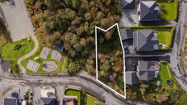 Velkommen til Lønvarden 1! Meget flott boligtomt i regulert boligområde.