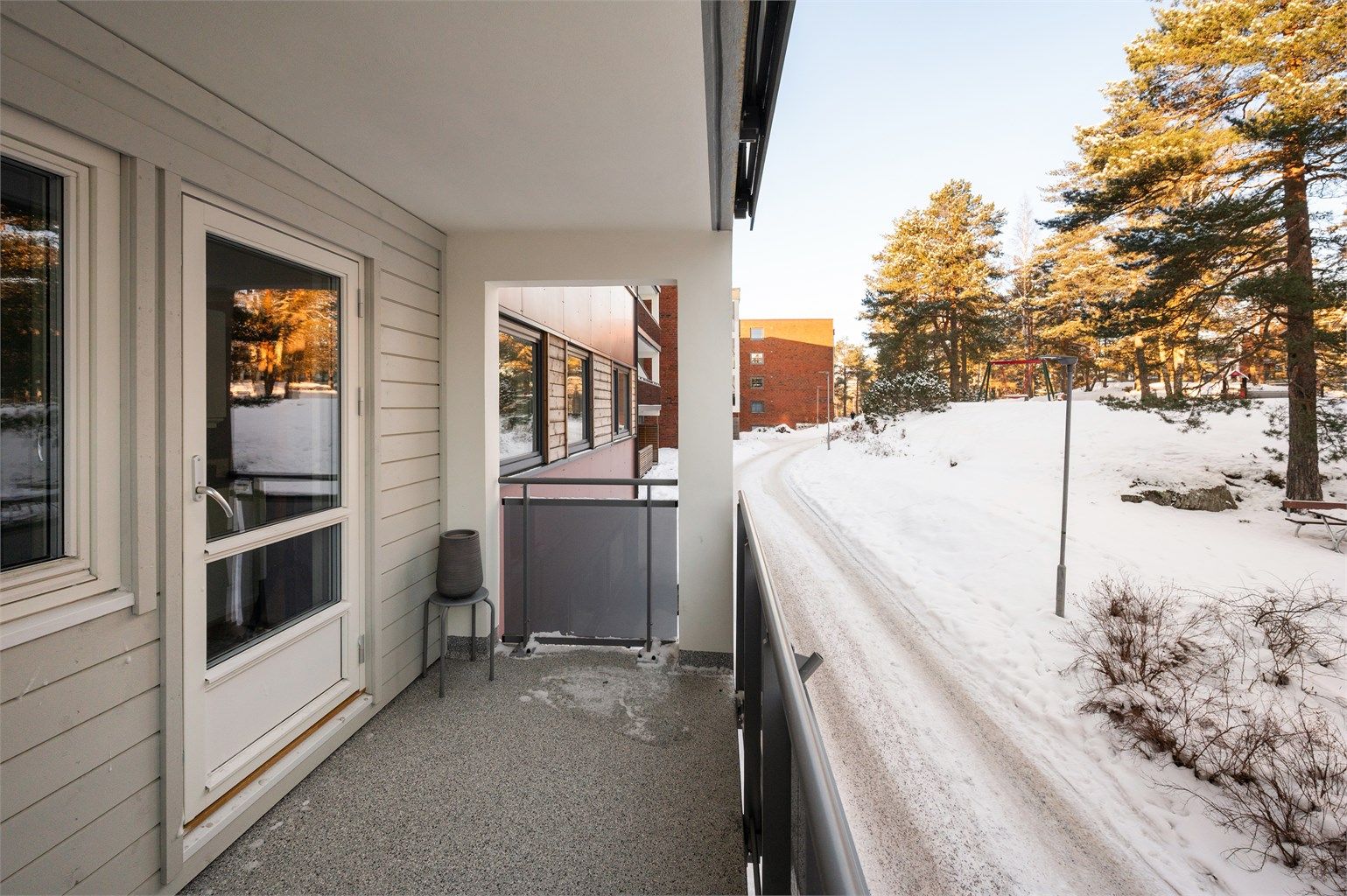 Herfra har du utsyn over de barnevennlige og bilfrie fellesområdene.