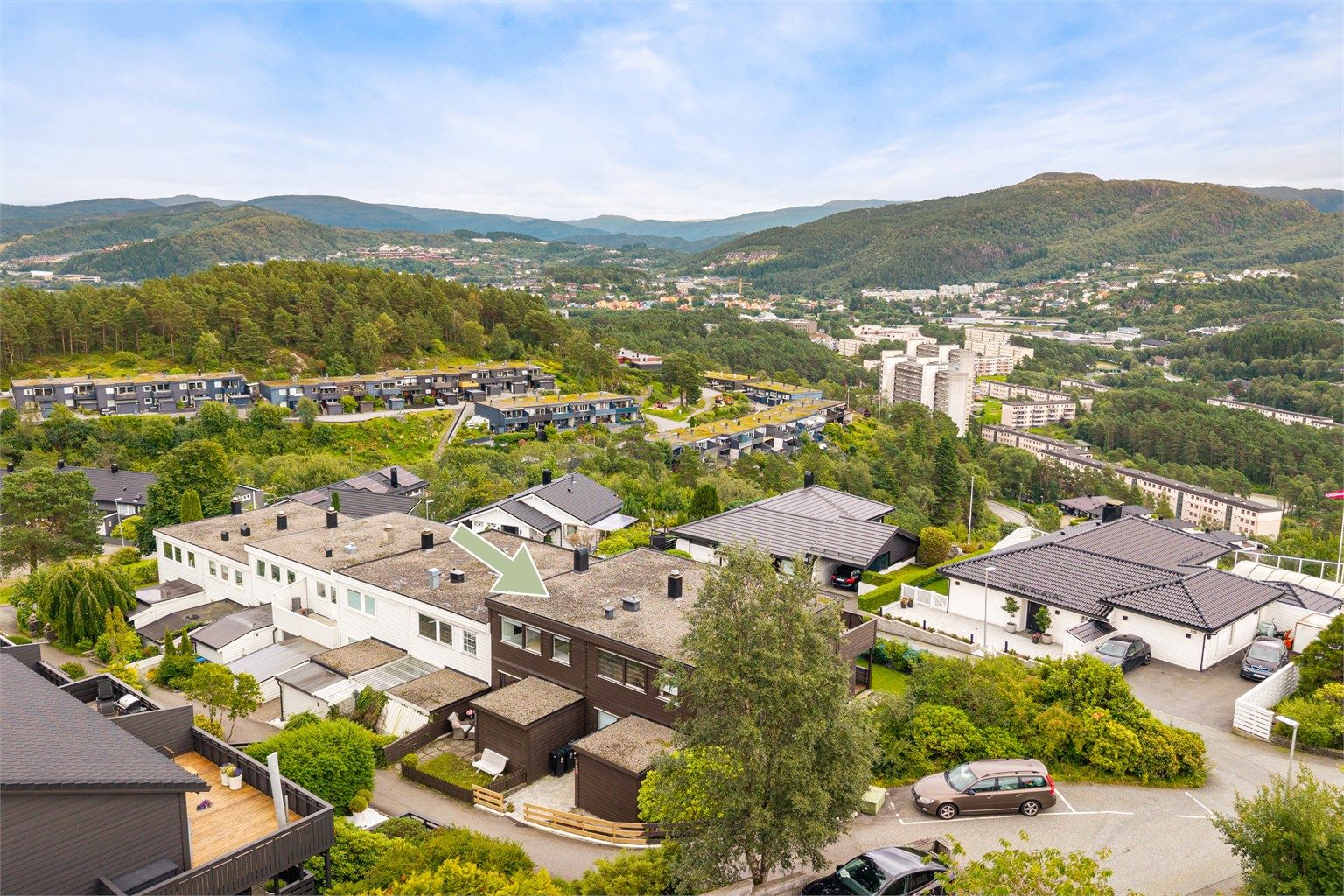Velkommen til Myrdalskogen 214! Boligen har meget god og barnevennlig beliggenhet sentralt i Åsane. (Foto: Stian Inderhaug)