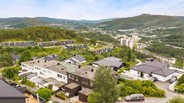 Velkommen til Myrdalskogen 214! Boligen har meget god og barnevennlig beliggenhet sentralt i Åsane. (Foto: Stian Inderhaug)