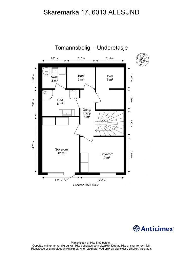 Underetasjen inneholder to soverom, bad, vaskerom og to boder, som gir rikelig med lagringsplass.