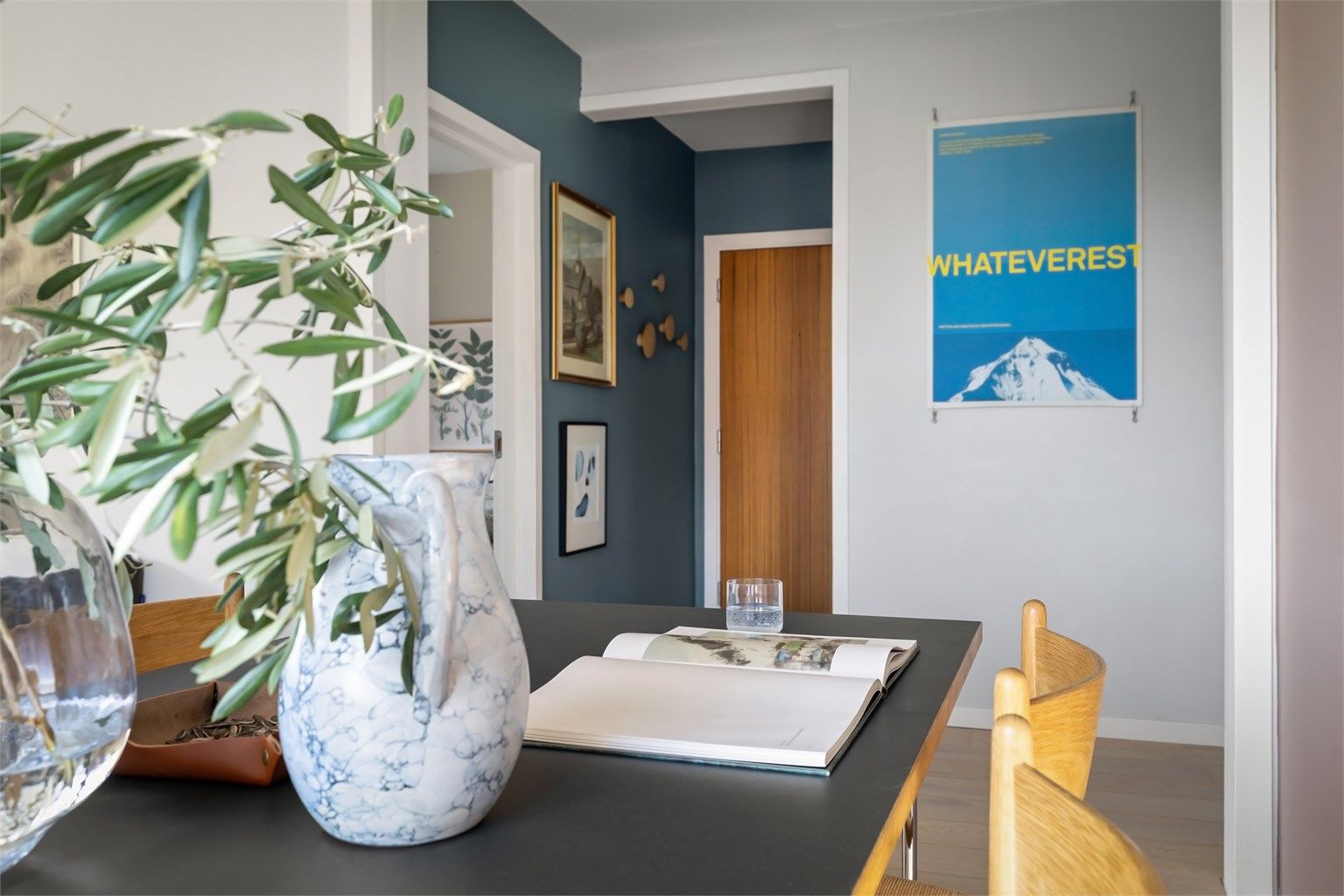 Boligen har en romslig og velutnyttet romløsning