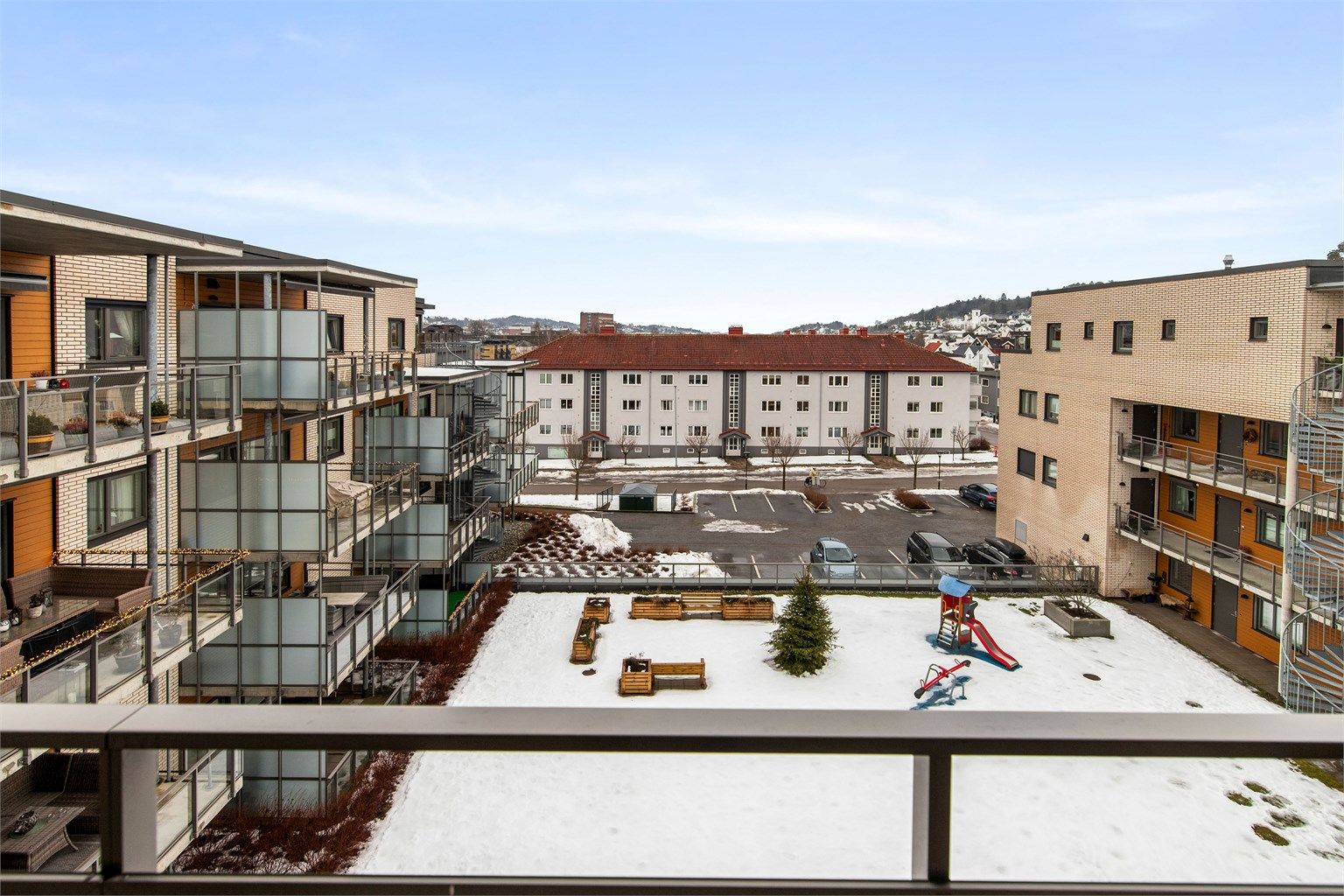 Leiligheten har en god og rolig intern beliggenhet