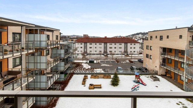 Leiligheten har en god og rolig intern beliggenhet