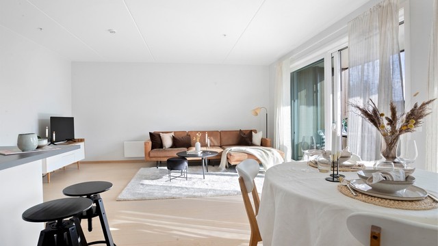 Den åpne romløsningen gir fleksibilitet og flere møbleringsmuligheter.