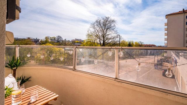 Sørvestvendt balkong med gode solforhold