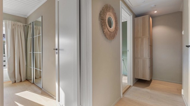 I boligens andre etasje finner dere soveromsavdelingen med tre gode soverom og bad