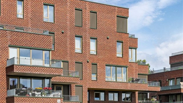 Bygget har en moderne arkitektur med fasader i teglstein. Prosjektet Urban Villas mottok Murverksprisen i 2022.