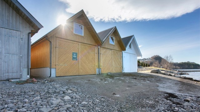 Velkommen til Naust beliggende i Østre Svinøyvegen - presentert av Eiendomsmegler/Partner Harald Osdal