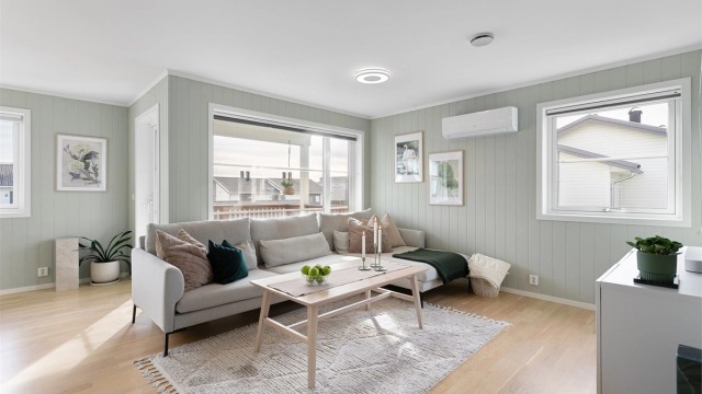 Lys og fin stue med plass til sofagruppe