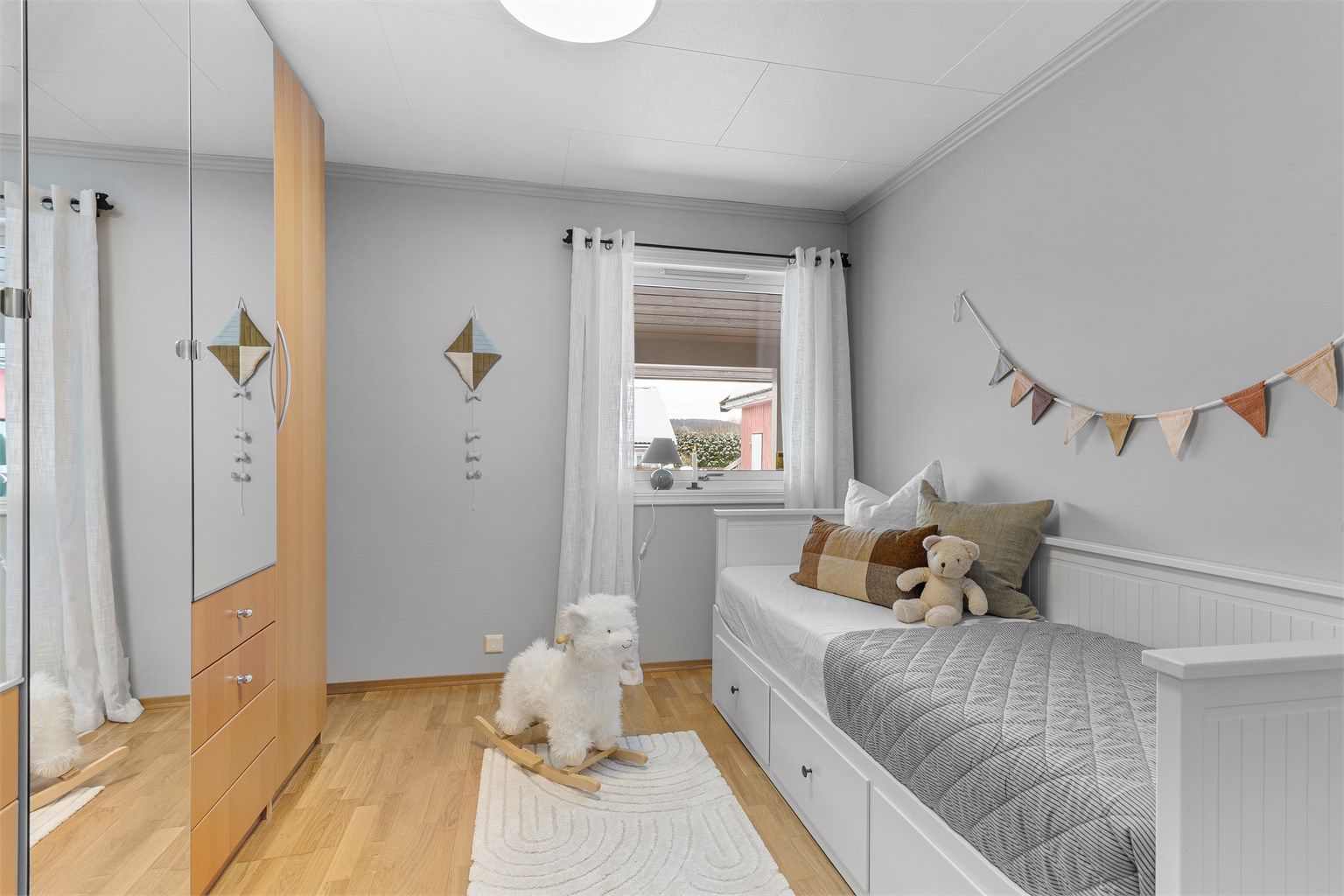 Soverom 3 med gulvvarme og garderobeskap