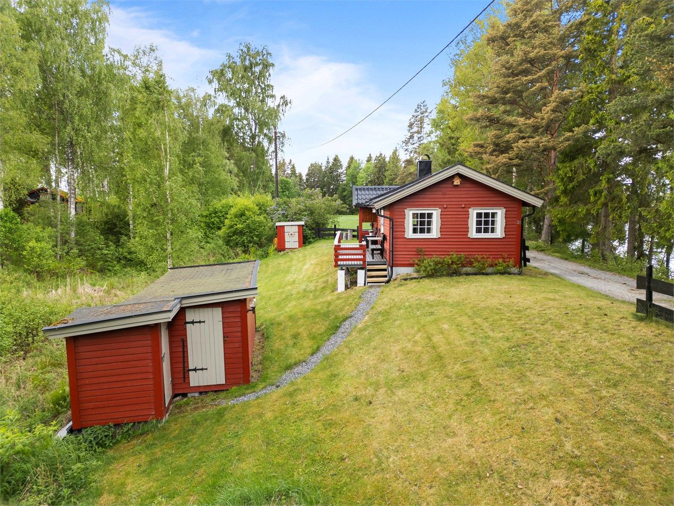 Uteområdet byr på nok av boltreplass for hele familien. 