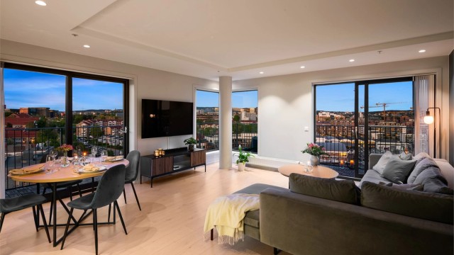 Jonas Ekse Hovland v/ Krogsveen har gleden av å presentere denne fantastiske utsiktsleiligheten som ligger høyt og fritt til i høyhuset på Marienfryd!