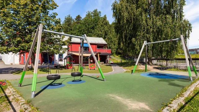 Området er svært barnevennlig med både barnehage og skole i umiddelbar nærhet - meget kort avstand til alt av servicetilbud i Kolbotn sentrum