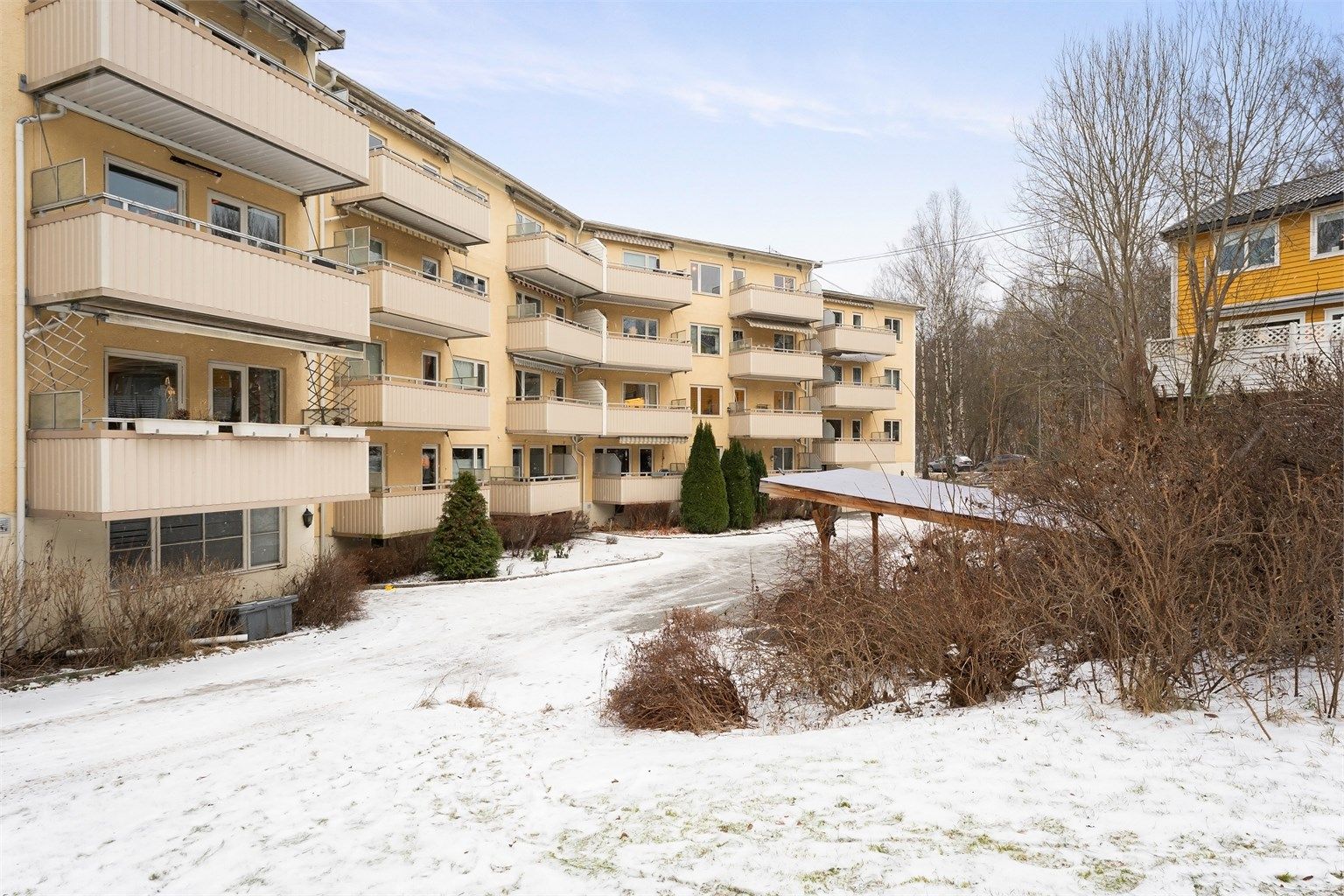 Området er familievennlig med flere skoler og barnehager i nærheten, som nye Oksenøya senter.