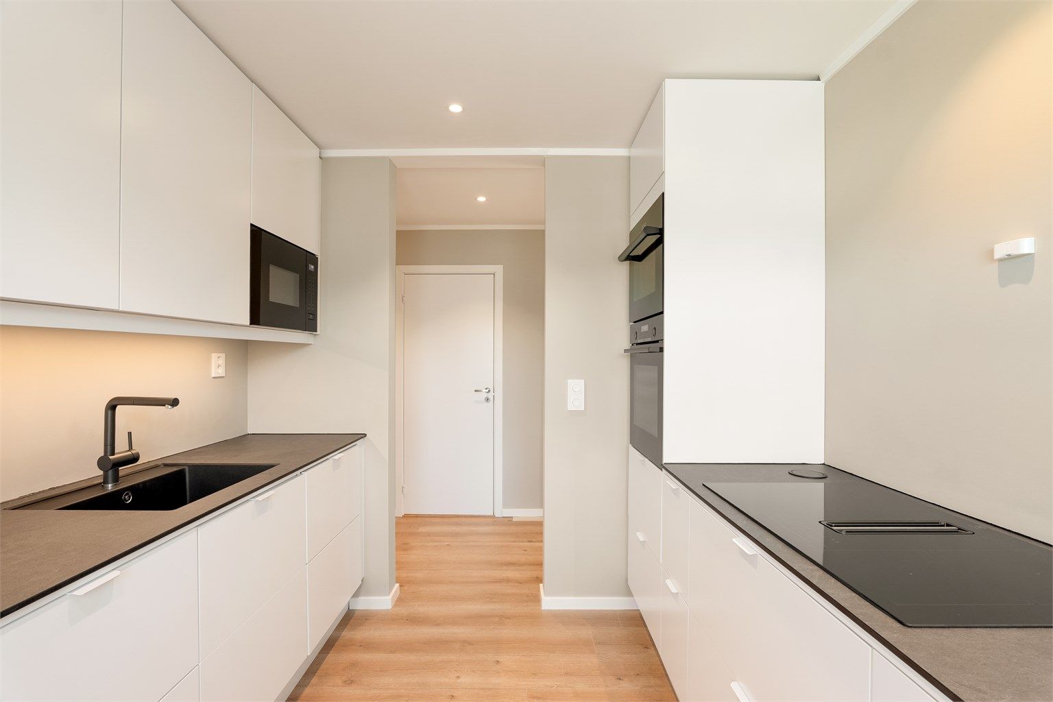 Leiligheten i Myråsveien 7 presenteres av Jørgen Sande Johansen i Krogsveen. Fotograf; Kristoffer Kristiansen.