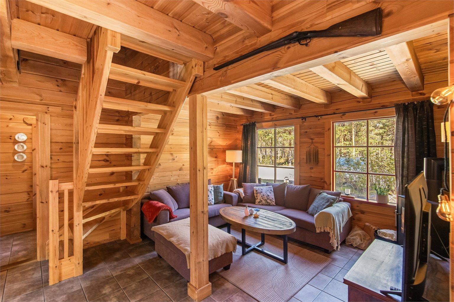 Lun og trivelig plass til salong og tv