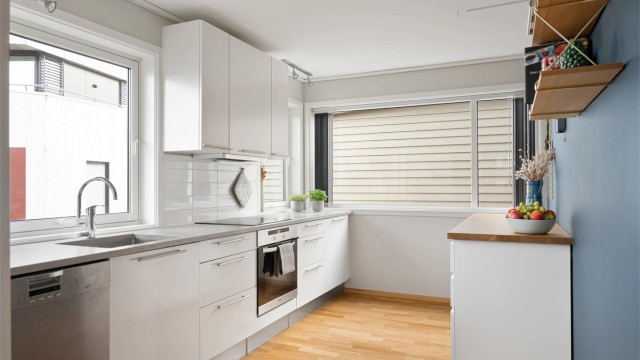 Kjøkkeninnredning fra HTH og IKEA.