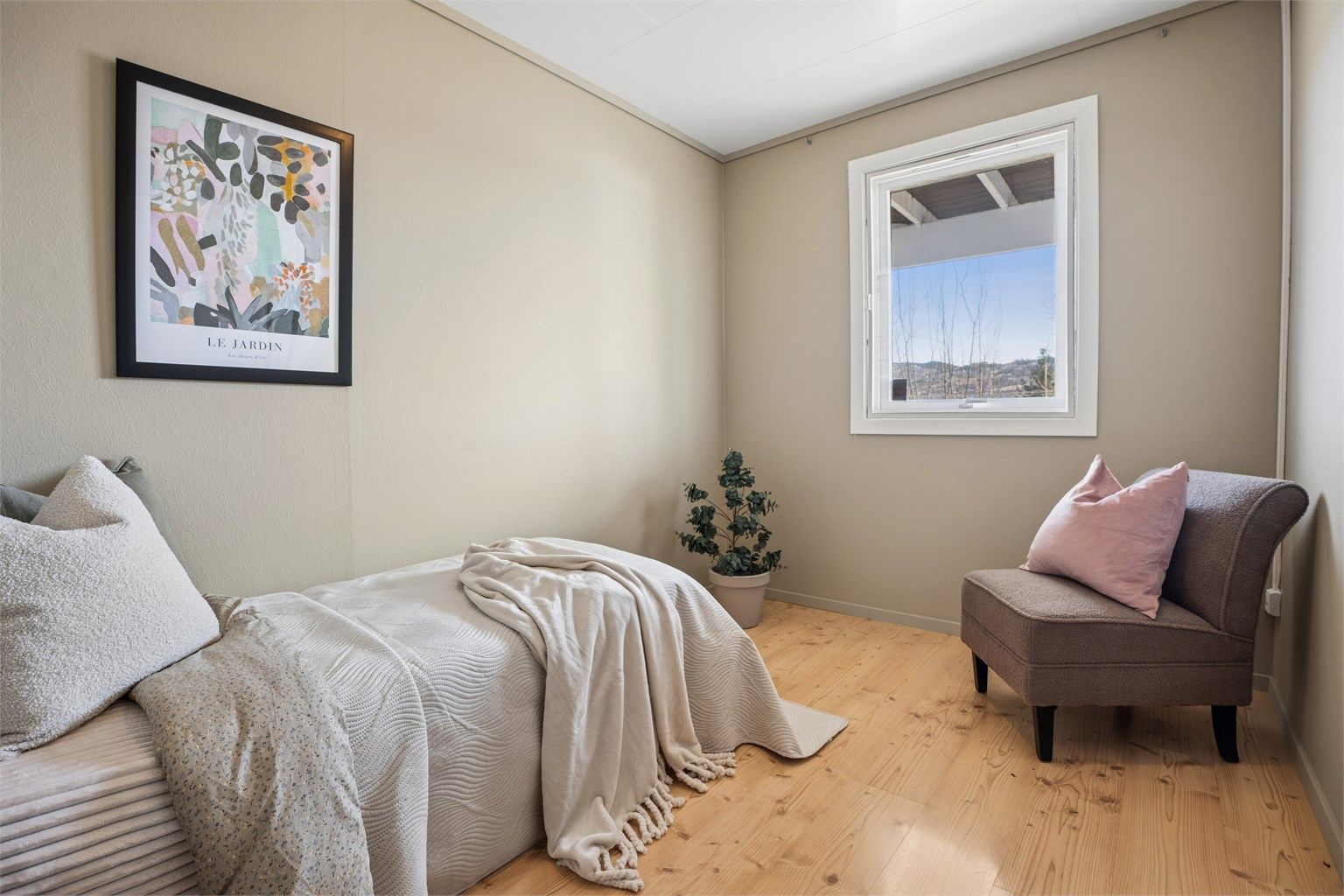 Soverom 2 i underetasje.