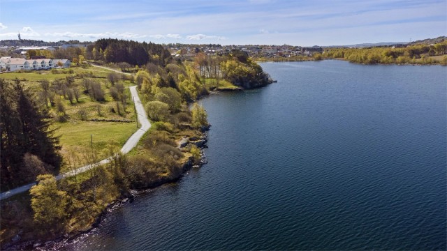 Stokkavannet innen kort avstand fra bolig.