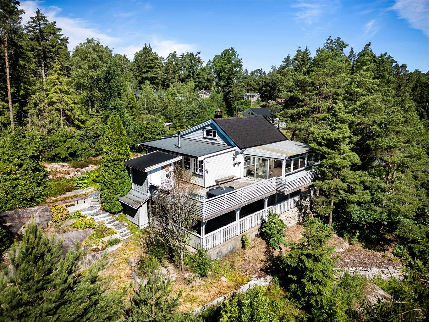 Hytta ble oppført i 1963, er siden tilbygget/oppgradert i flere omganger. Flere utbedringer og oppgraderinger må påregnes.