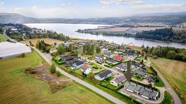 Innbydende og praktisk tre-roms leilighet beliggende med kort vei til Fiskumvannet
Foto: Emotional Landscape Production Ole Thoresen