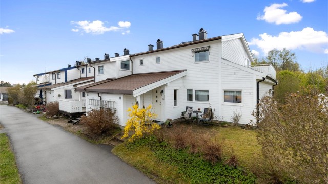 Velkommen til Øvre Frydendal 136, presentert av Truls E. Holm i Krogsveen.