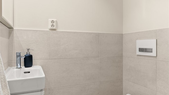 Praktisk, separat toalettrom, også oppgradert i 2019.