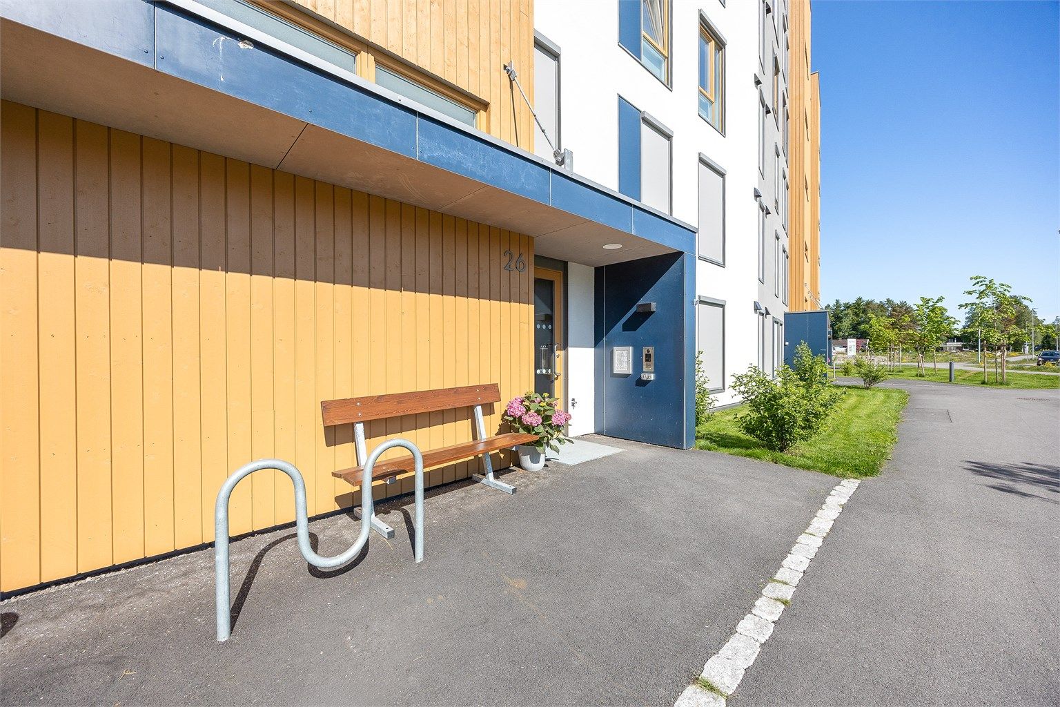 Bygget er fra 2024 og har heis.