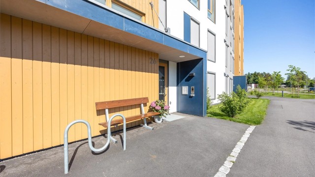 Bygget er fra 2024 og har heis.