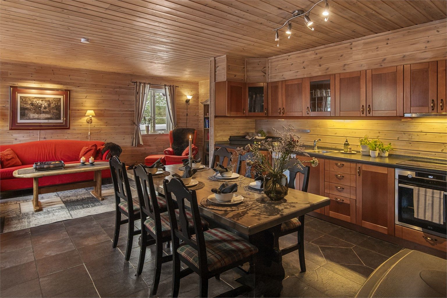 Åpent og lyst med godt naturlig lys