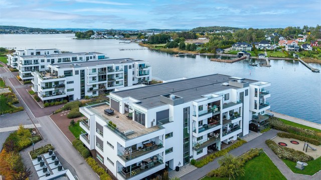 Sameiet Husøy Havn B består av 42 boligseksjoner fordelt på moderne bygg.