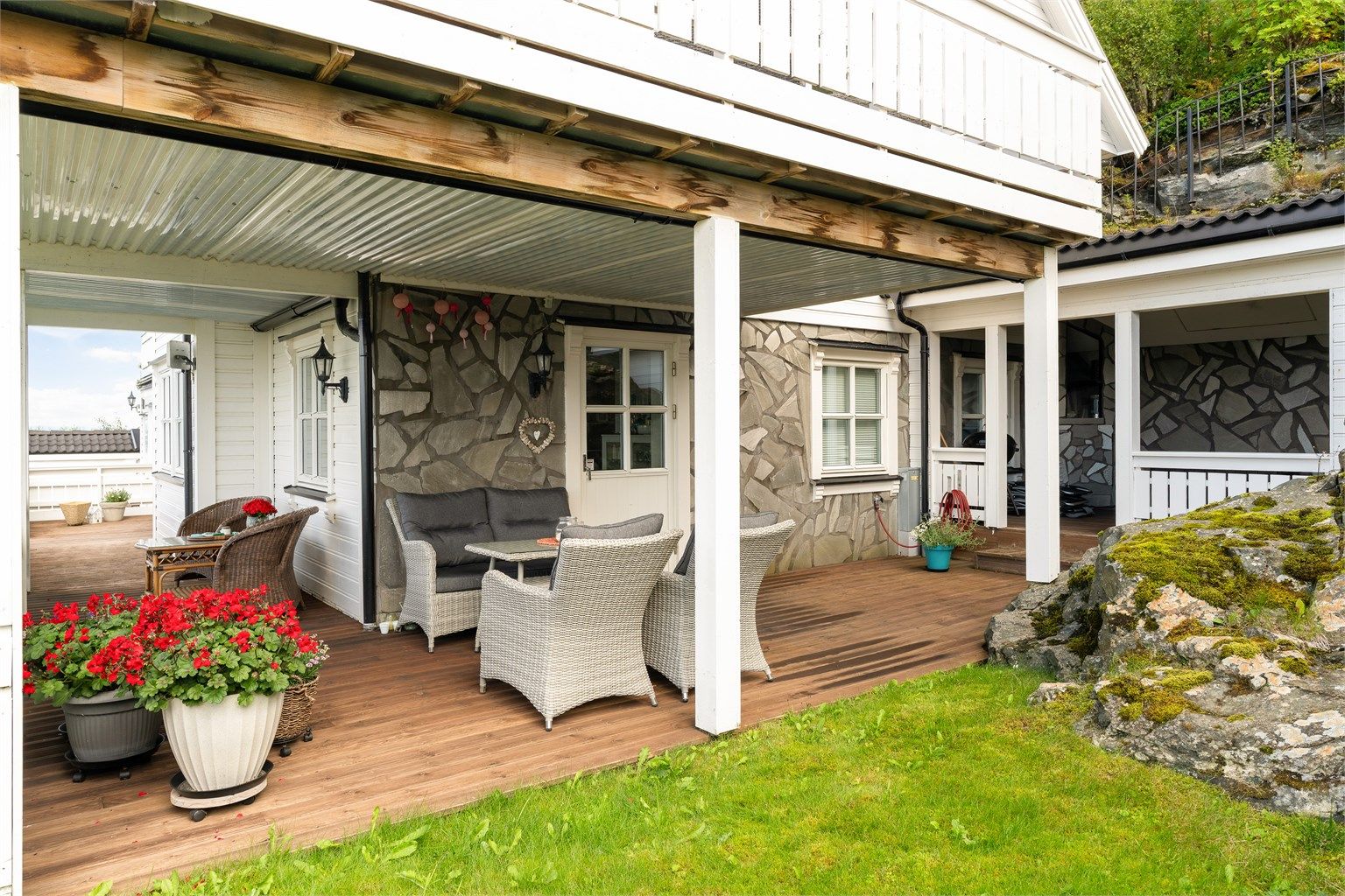 I underetasjen er det etablert en utleiedel med egen inngang. 