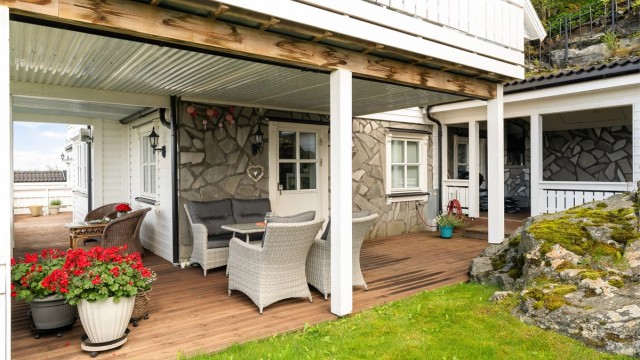 I underetasjen er det etablert en utleiedel med egen inngang.