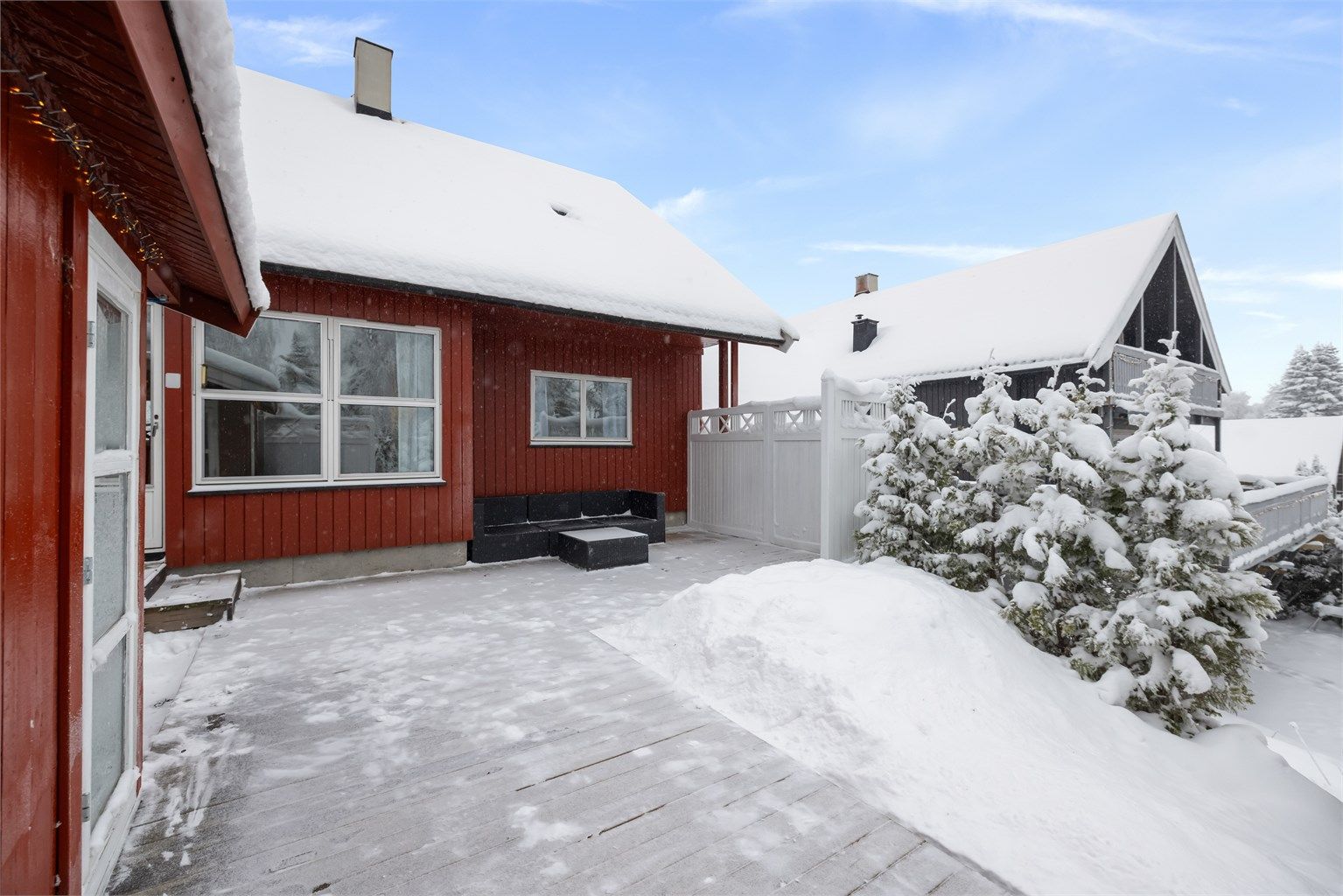 Boligen ligger i et etablert og meget barnevennlig område på Garderåsen.