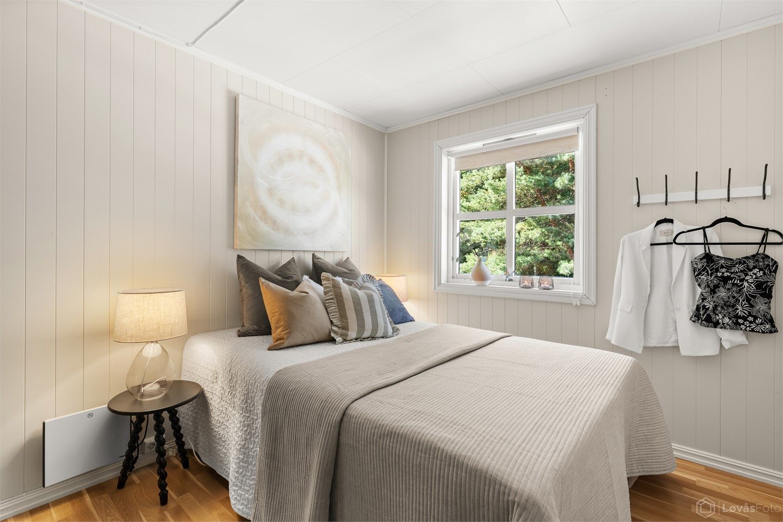 Soverom 2 av 4 utstyrt med skyvedørsgarderobe.