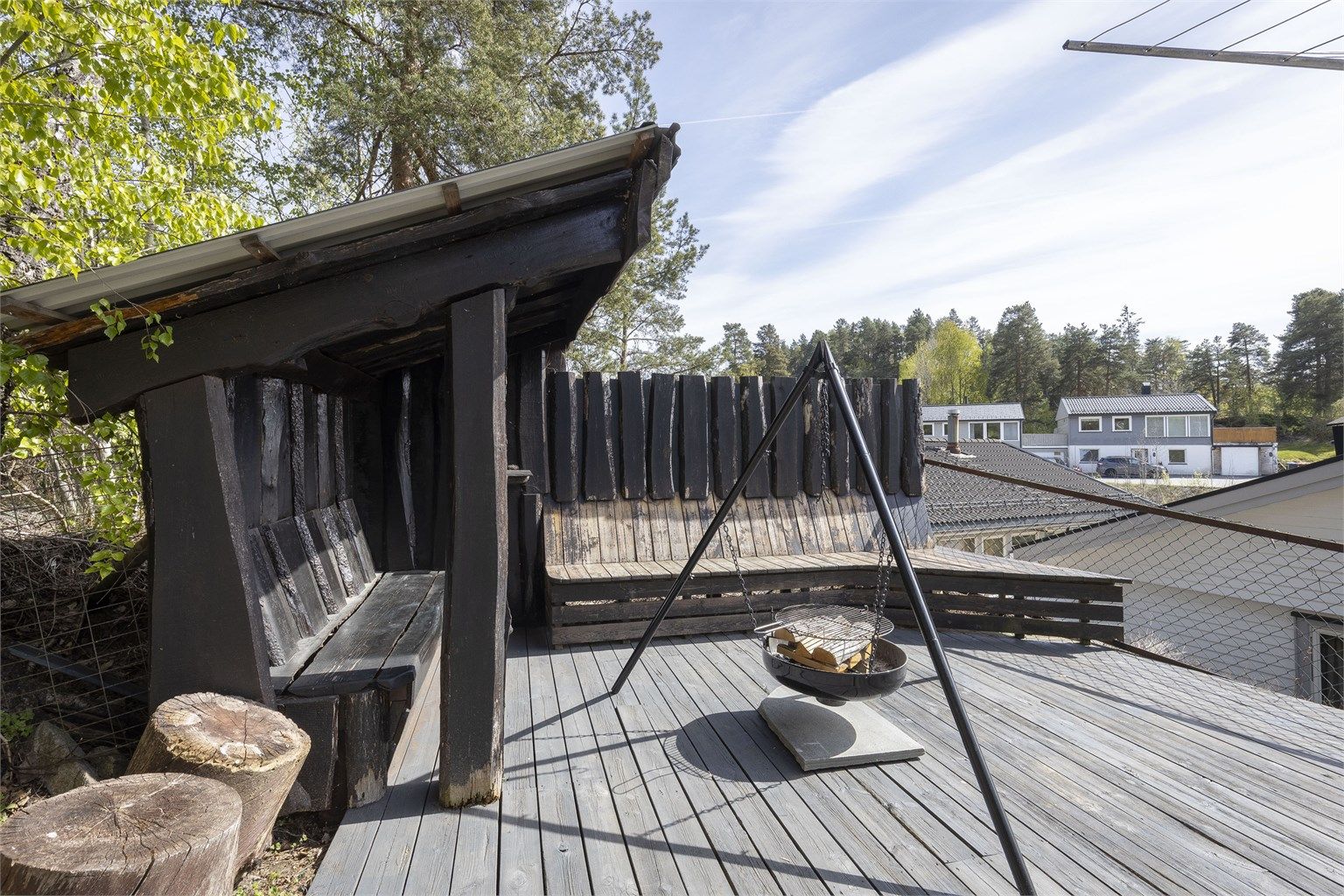 Eiendommen har flotte og solrike uteplasser