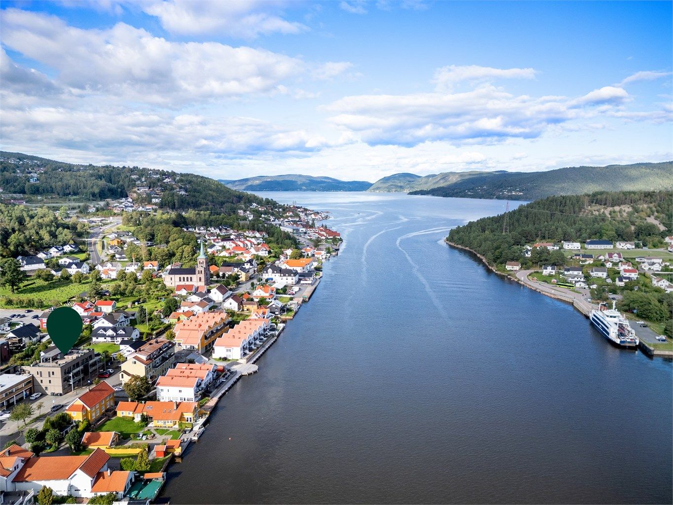 Kort gangavstand til matbutikk, brygge og promenade