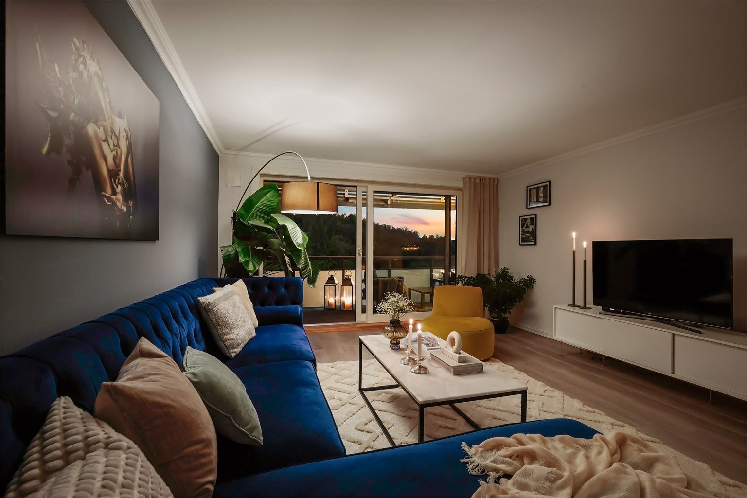 En innbydende og romslig 3-roms selveierleilighet beliggende i et attraktivt, barnevennlig og veletablert boligområde mellom Lysaker, Fornebu og Strand